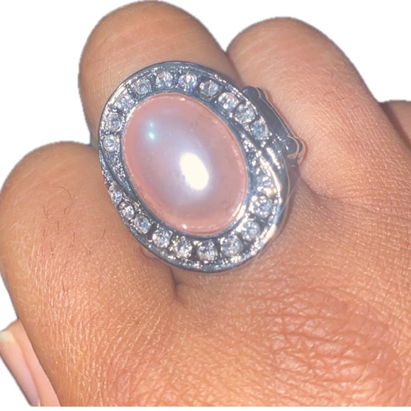 Pink Pearl Oval-like w/ rhinestones around Ring - Picture 3 of 4